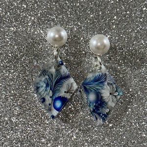 Pearl dangle earrings